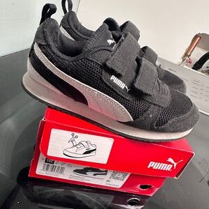 Little boys puma sneakers, size 10 good condition